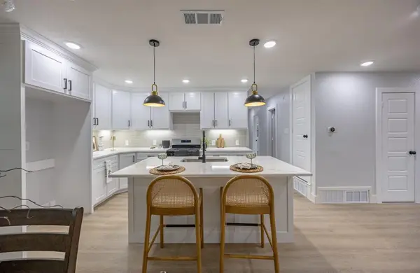 1208 Andrews Street, Arlington, TX 76011