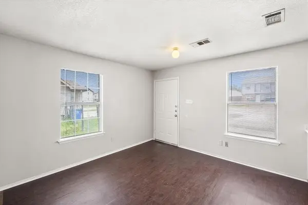 404 Kings Way Drive, Mansfield, TX 76063