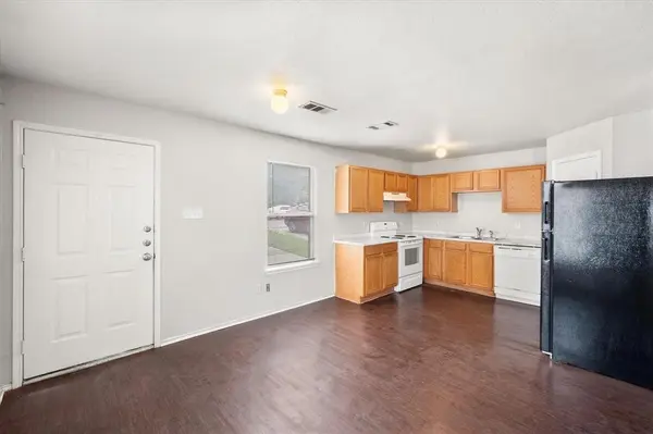 404 Kings Way Drive, Mansfield, TX 76063