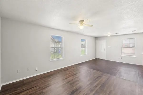 404 Kings Way Drive, Mansfield, TX 76063