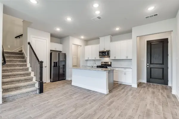 528 Hutchinson Lane, Lewisville, TX 75077