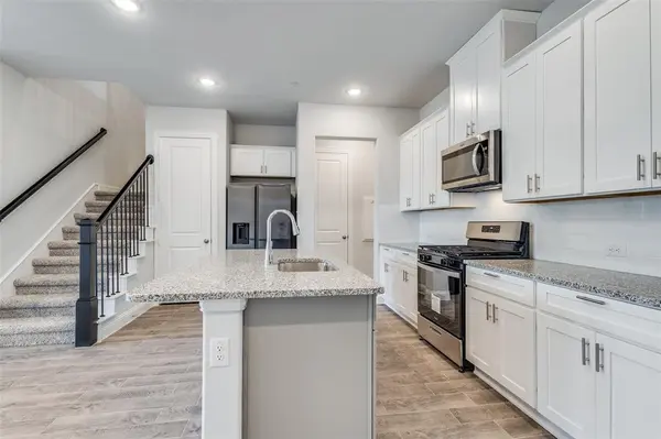 528 Hutchinson Lane, Lewisville, TX 75077