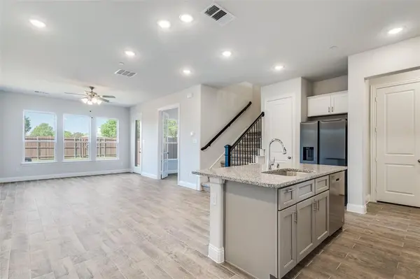 528 Hutchinson Lane, Lewisville, TX 75077