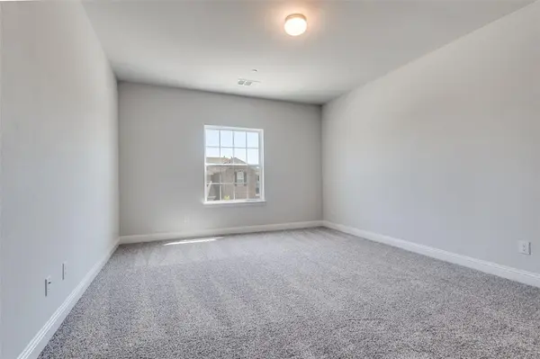 528 Hutchinson Lane, Lewisville, TX 75077