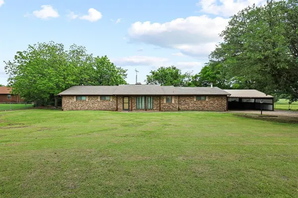 506 Fm 816, Wolfe City, TX 75496