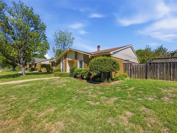 3053 Villa Sur Trail, Dallas, TX 75228