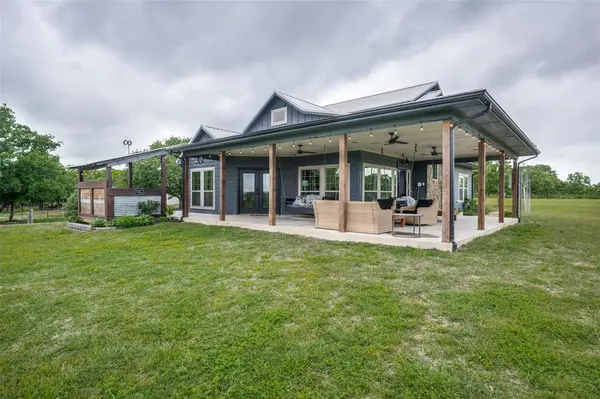 1458 Jim Harry Loop, Sunset, TX 76270