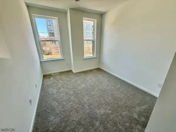 400 Willow St #405, Kearny Town, NJ 07032