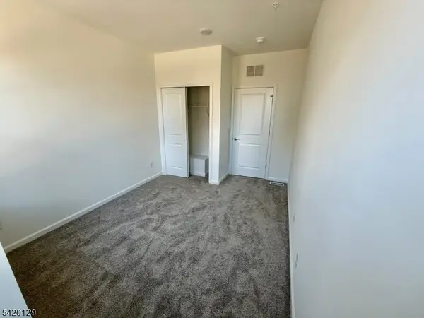 400 Willow St #405, Kearny Town, NJ 07032