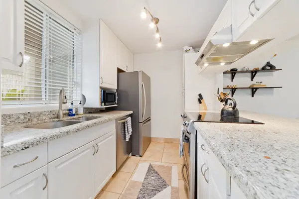 75-6081 ALII DR #D104, Kailua-kona, HI 96740