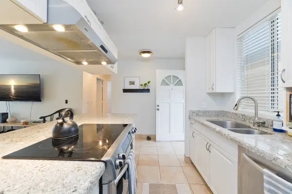 75-6081 ALII DR #D104, Kailua-kona, HI 96740