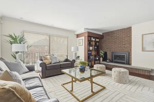 122 Cortleigh BLVD, Toronto C04, ON M4R 1K6