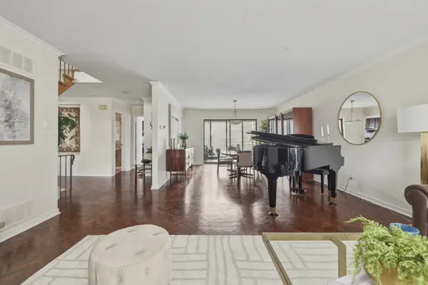 122 Cortleigh BLVD, Toronto C04, ON M4R 1K6