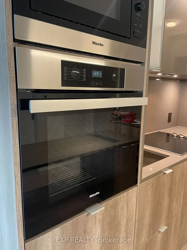 11 Yorkville AVE #1106, Toronto C02, ON M4W 1L2