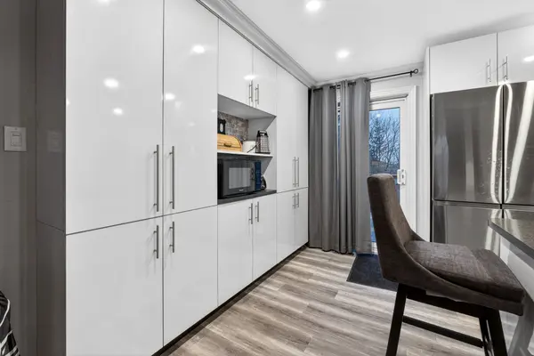 1914 Liverpool RD, Pickering, ON L1V 1W5