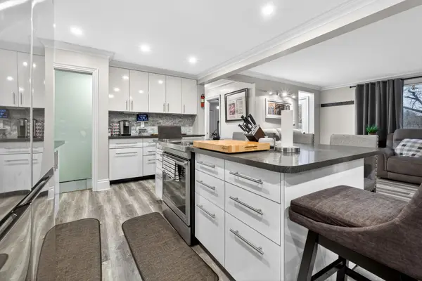 1914 Liverpool RD, Pickering, ON L1V 1W5