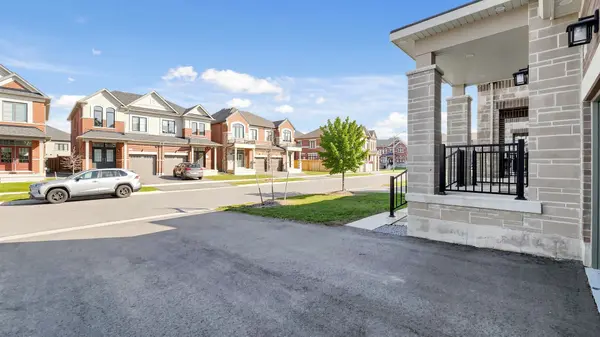 10 Hinkson ST, Whitby, ON L1P 1Y2