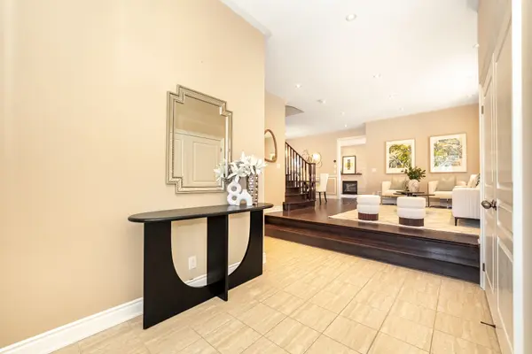 9 OLD FIELD CRES, East Gwillimbury, ON L9N 0A5