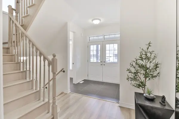 26 Sanford CIR, Springwater, ON L9X 2A8