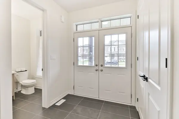 26 Sanford CIR, Springwater, ON L9X 2A8