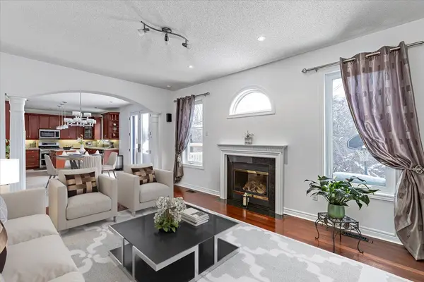 33 Lightheart DR, Caledon, ON L7C 1E3