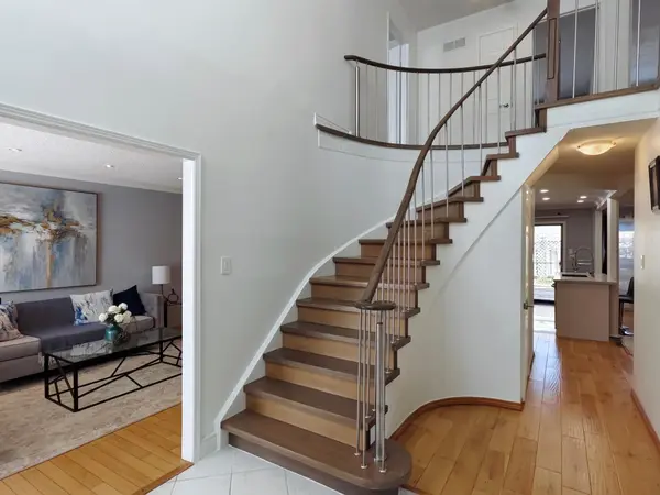 5992 Ladyburn CRES, Mississauga, ON L5M 4V9