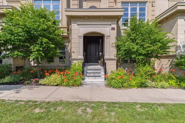 257 Hanover ST, Oakville, ON L6K 0H3