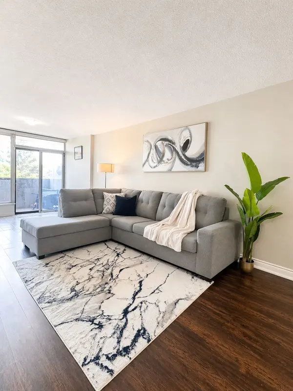 1 Rowntree RD #214, Toronto W10, ON M9V 5G7