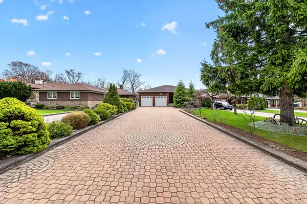 397 Maple Leaf DR, Toronto W04, ON M6L 1P4