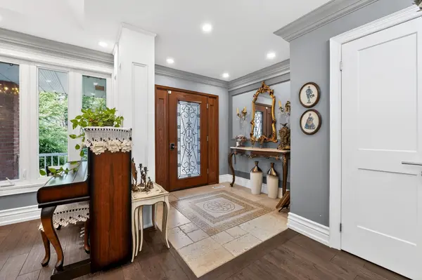 397 Maple Leaf DR, Toronto W04, ON M6L 1P4