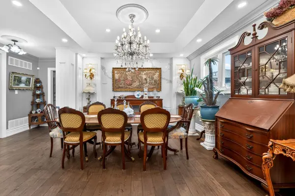 397 Maple Leaf DR, Toronto W04, ON M6L 1P4