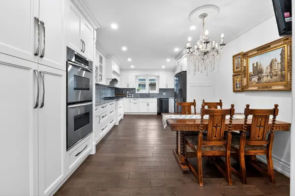 397 Maple Leaf DR, Toronto W04, ON M6L 1P4