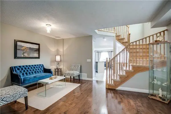 Upper - 548 Garden WALK, Mississauga, ON L5W 1W1