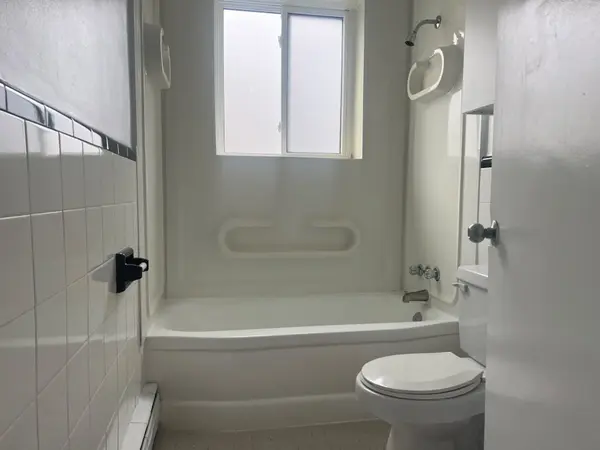 2393 New ST #402, Burlington, ON L7R 1K1