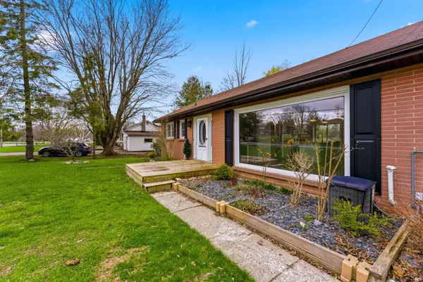 6 Bayside DR, Quinte West, ON K8V 5P7