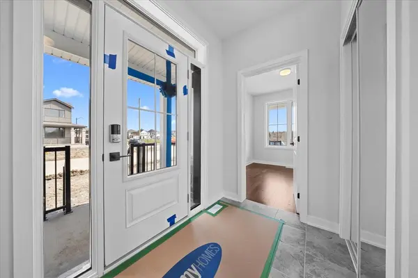 2027 Checkerspot AVE, Stittsville - Munster - Richmond, ON K0A 2Z0