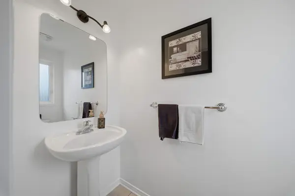 300 London TER, Manor Park - Cardinal Glen And Area, ON K1K 2W2