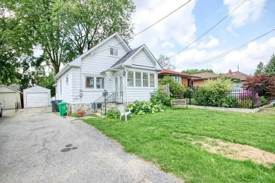 1038 Edgeleigh AVE, Mississauga, ON L5E 2G1