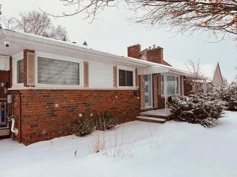 1338 Royal DR, Peterborough, ON K9H 6R8