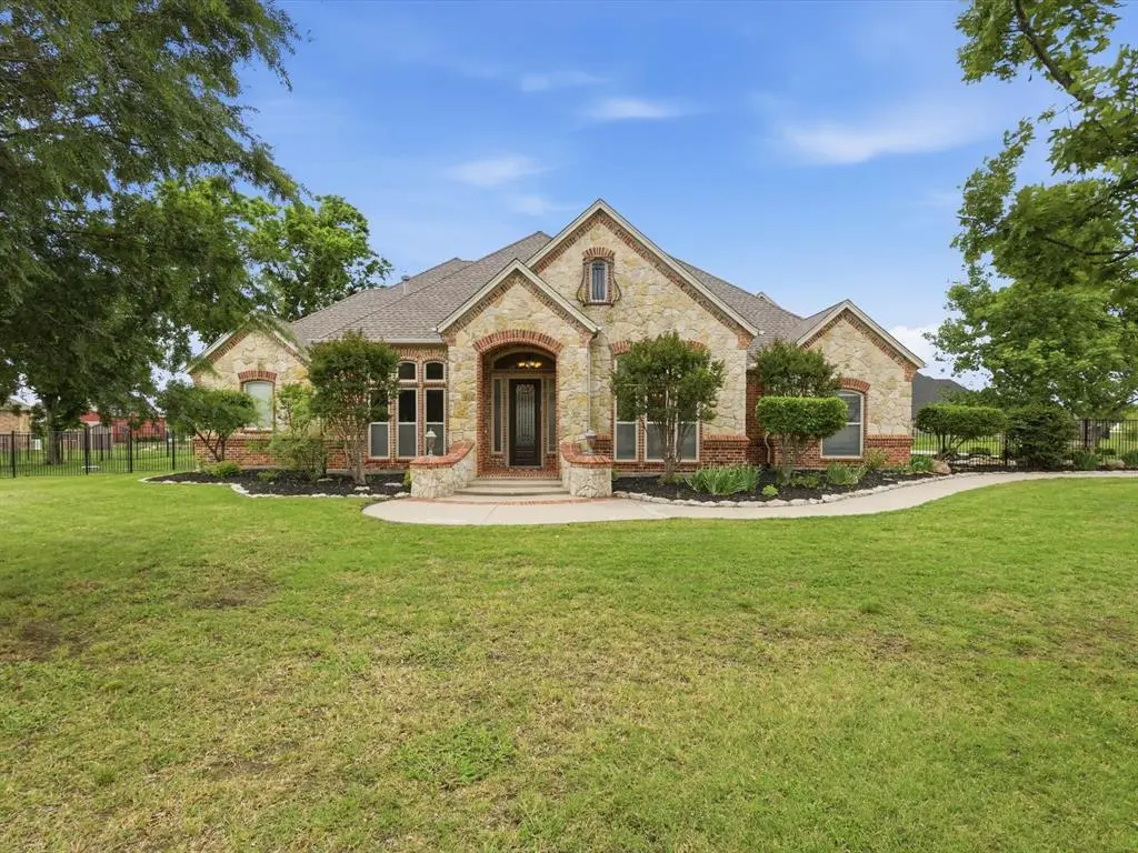 12833 Whisper Willows Drive, Fort Worth, TX 76052