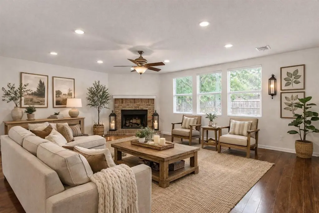 1416 Erin Drive, Burleson, TX 76028