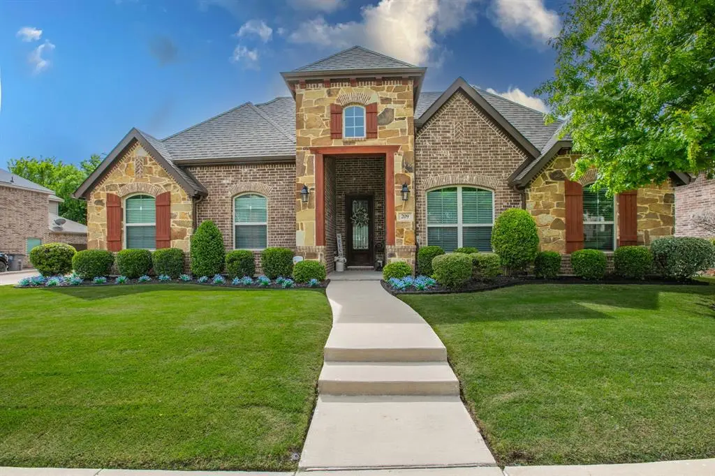 209 Wisteria Way, Red Oak, TX 75154