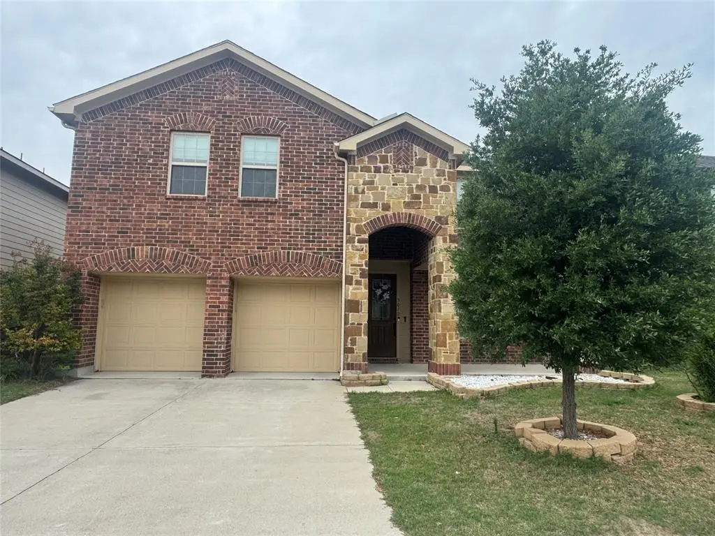 3012 Whitetail Chase Drive, Fort Worth, TX 76108
