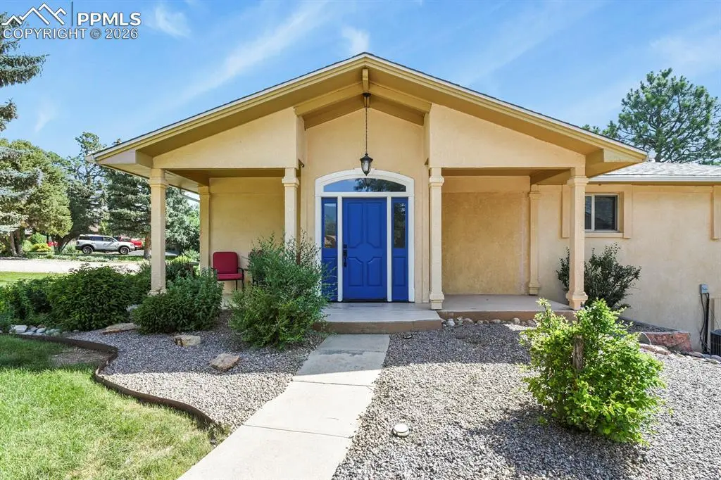 23 Crescent LN, Colorado Springs, CO 80904