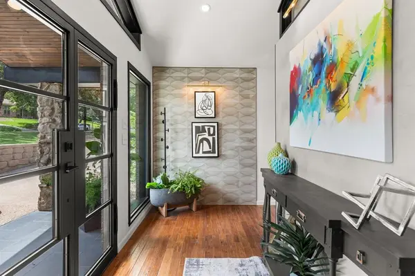 916 Wooded Crest Drive, Woodway, TX 76712