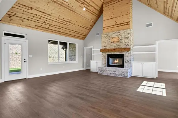 1001 Mallard Drive, Lindale, TX 75771