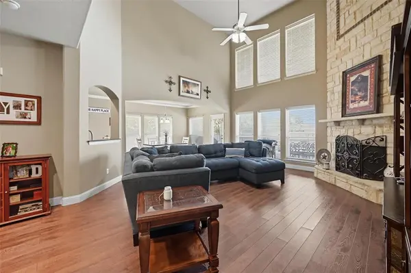 4501 Woodcrest Lane, Mansfield, TX 76063