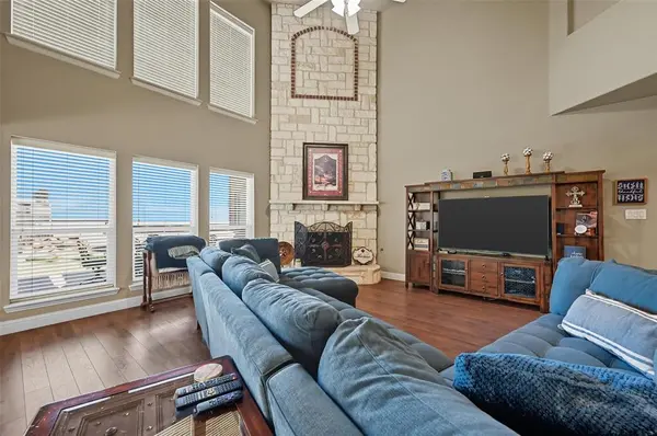 4501 Woodcrest Lane, Mansfield, TX 76063