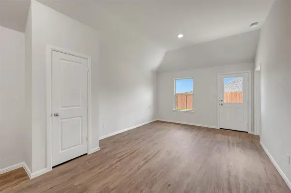 755 Hidden Feather Drive, Lavon, TX 75166