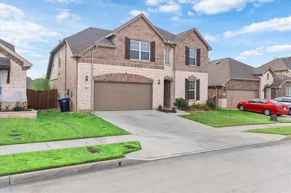 817 Crest Breeze Drive, Fort Worth, TX 76052